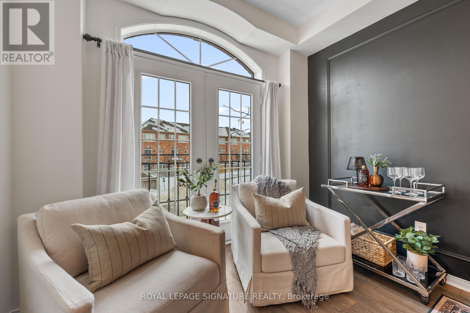 6 Renfrew Lane, Halton Hills, Ontario  L7G 0H1 - Photo 4 - W12780310