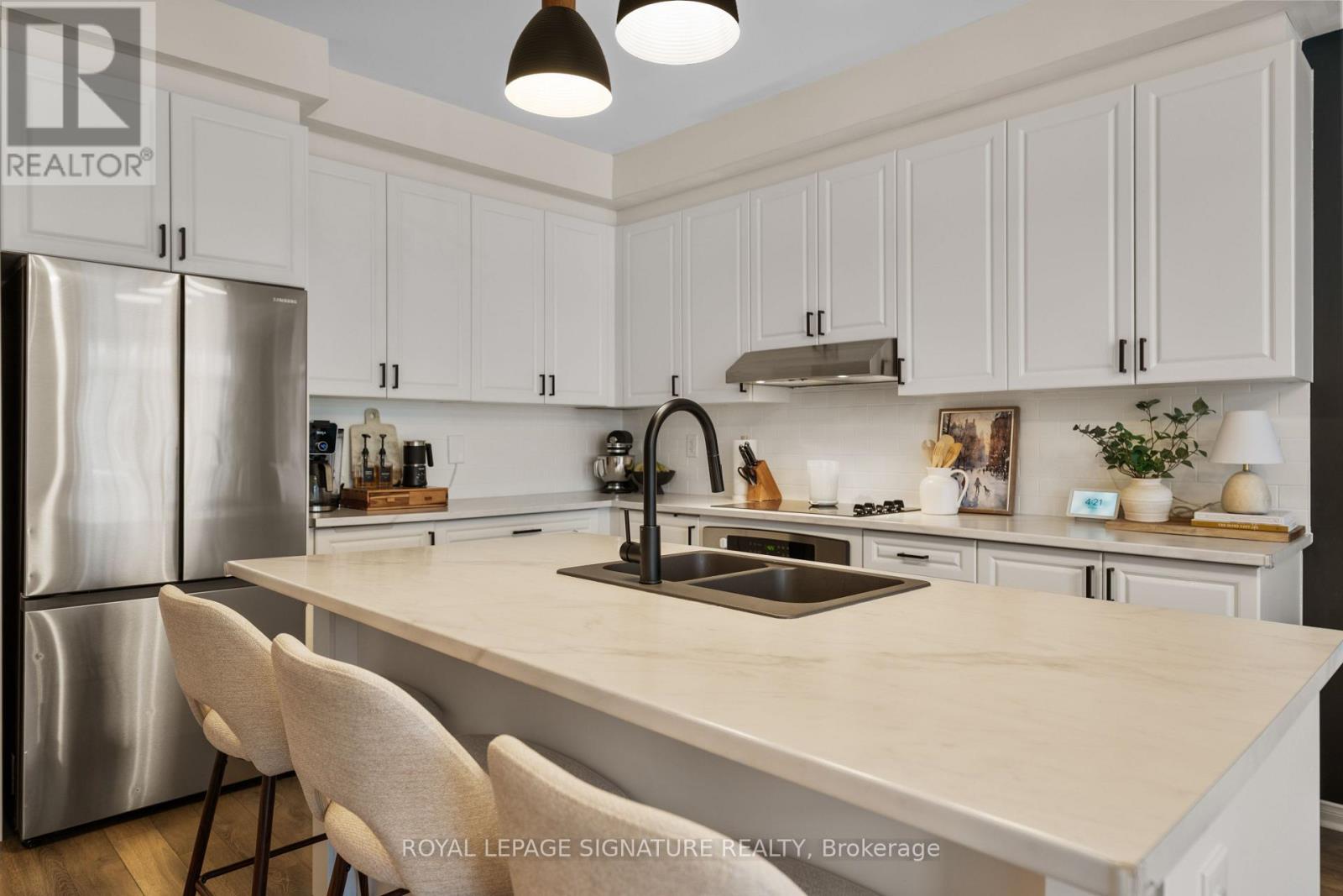 6 Renfrew Lane, Halton Hills, Ontario  L7G 0H1 - Photo 6 - W12780310