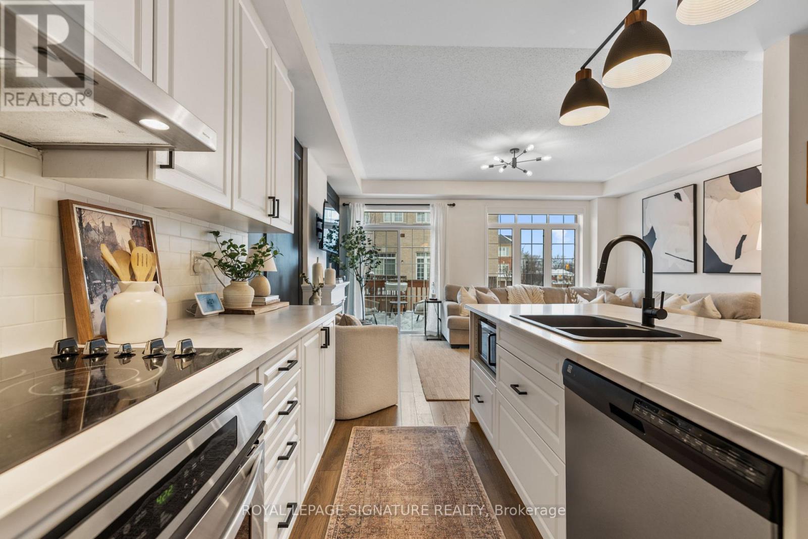 6 Renfrew Lane, Halton Hills, Ontario  L7G 0H1 - Photo 7 - W12780310