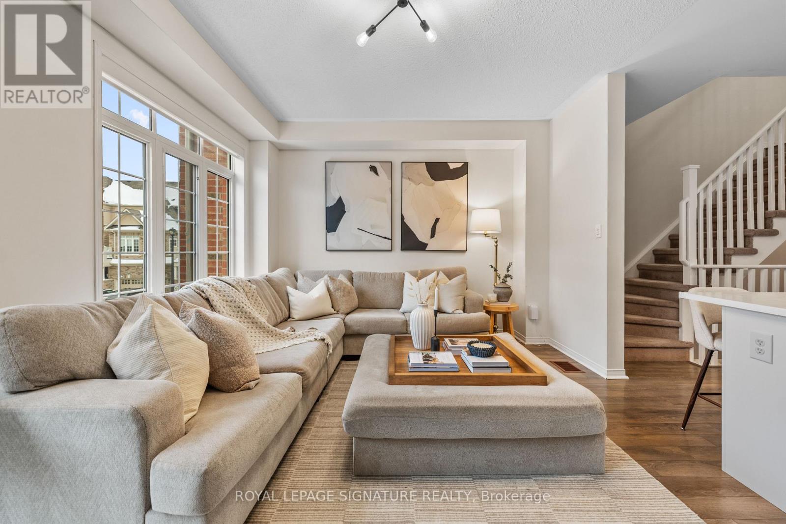 6 Renfrew Lane, Halton Hills, Ontario  L7G 0H1 - Photo 9 - W12780310