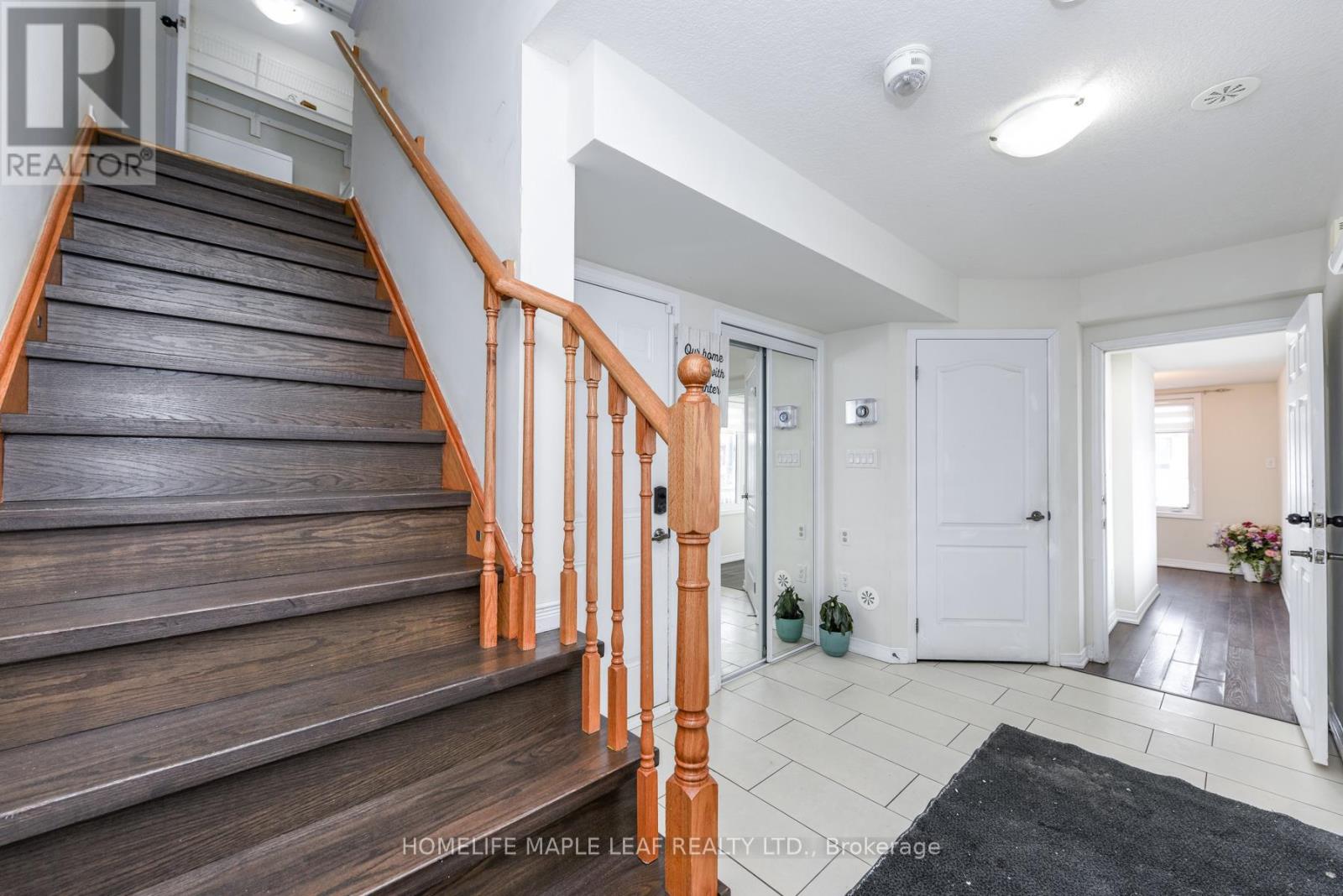 49 Golden Springs Drive, Brampton, Ontario  L7A 4N7 - Photo 13 - W12780322