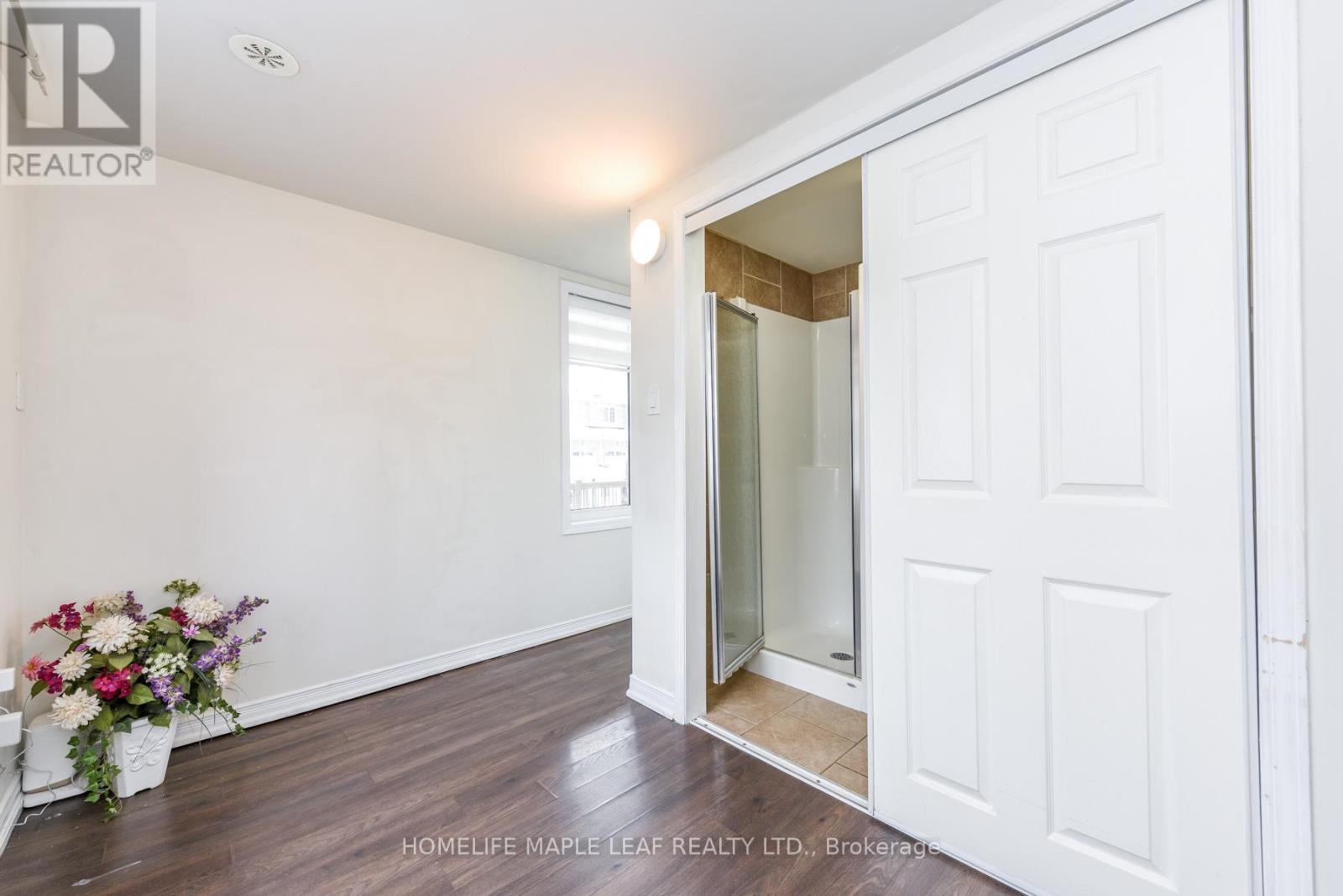 49 Golden Springs Drive, Brampton, Ontario  L7A 4N7 - Photo 15 - W12780322