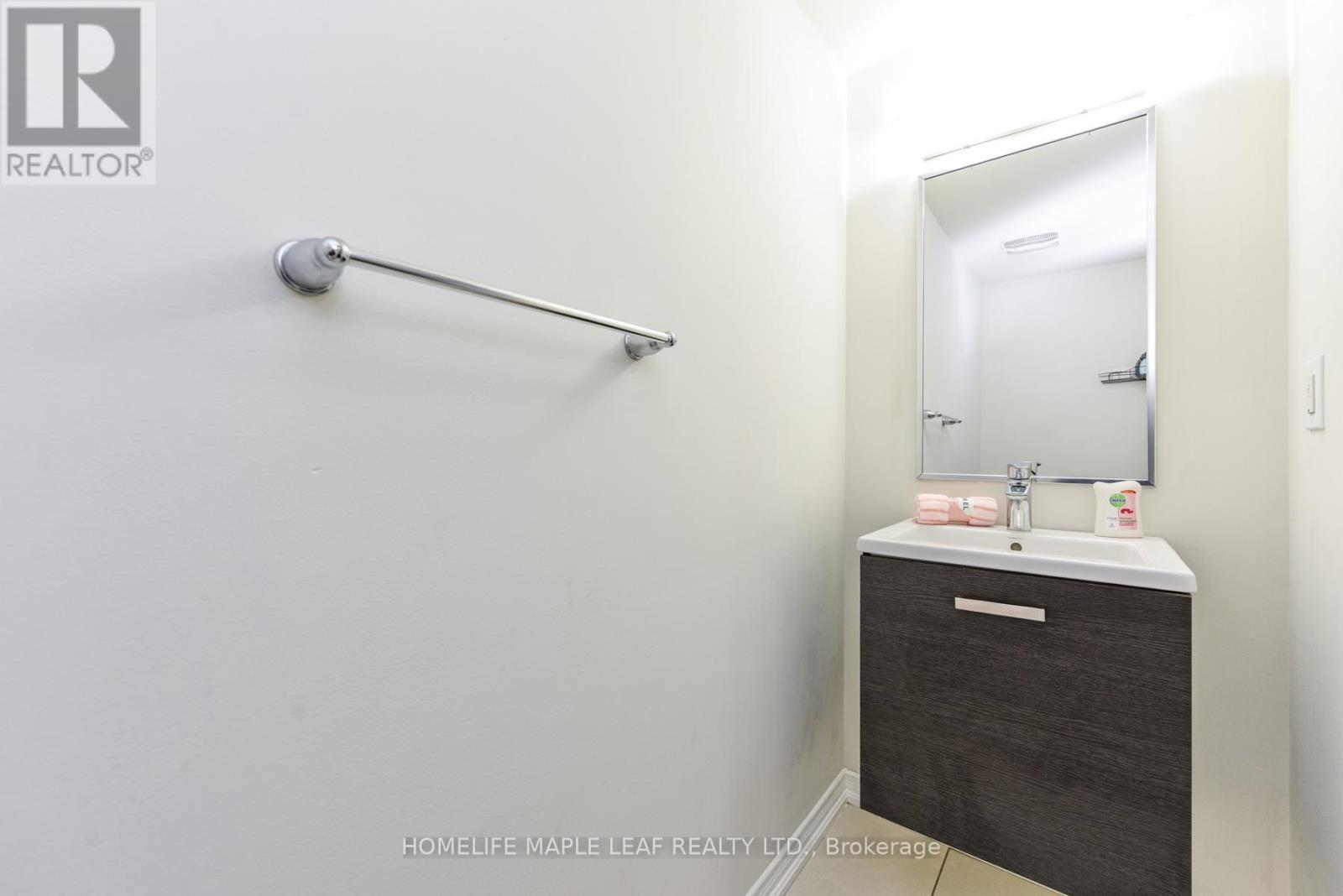 49 Golden Springs Drive, Brampton, Ontario  L7A 4N7 - Photo 23 - W12780322