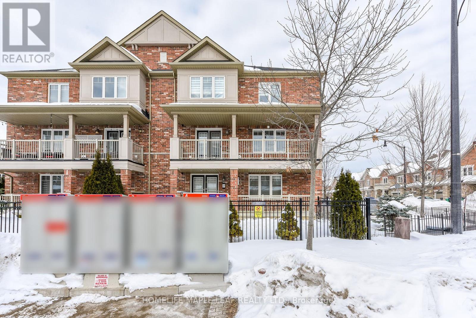 49 Golden Springs Drive, Brampton, Ontario  L7A 4N7 - Photo 5 - W12780322