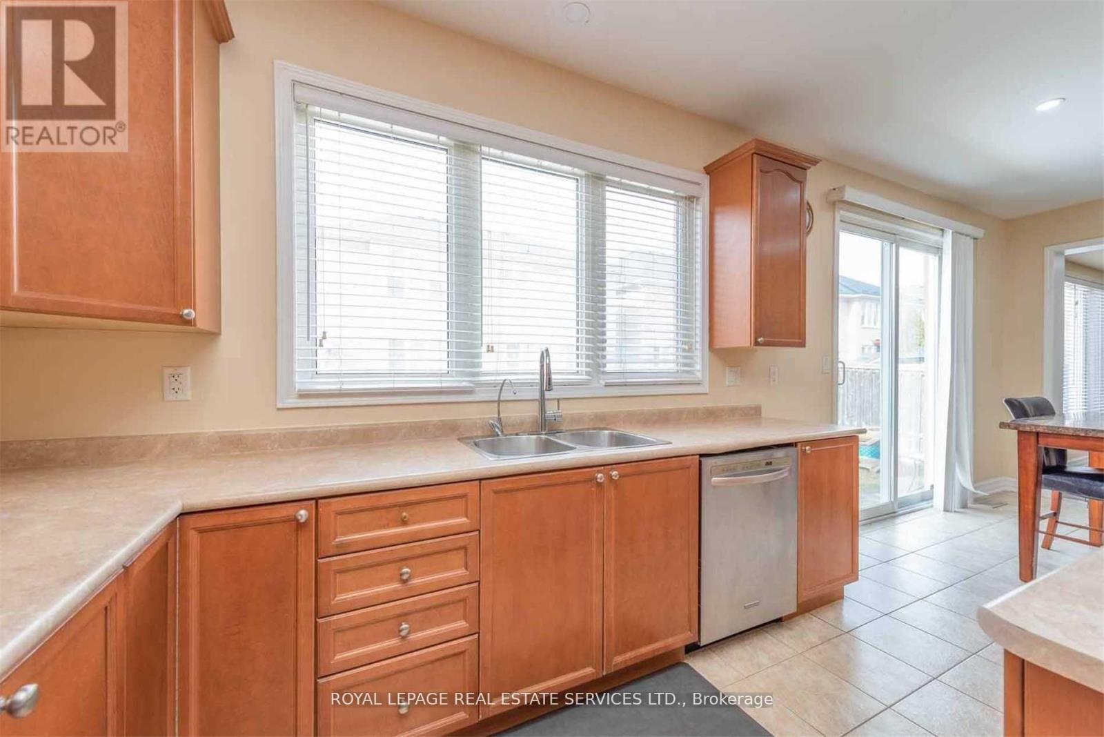 289 Potts Terrace, Milton, Ontario  L9T 0X6 - Photo 7 - W12780328