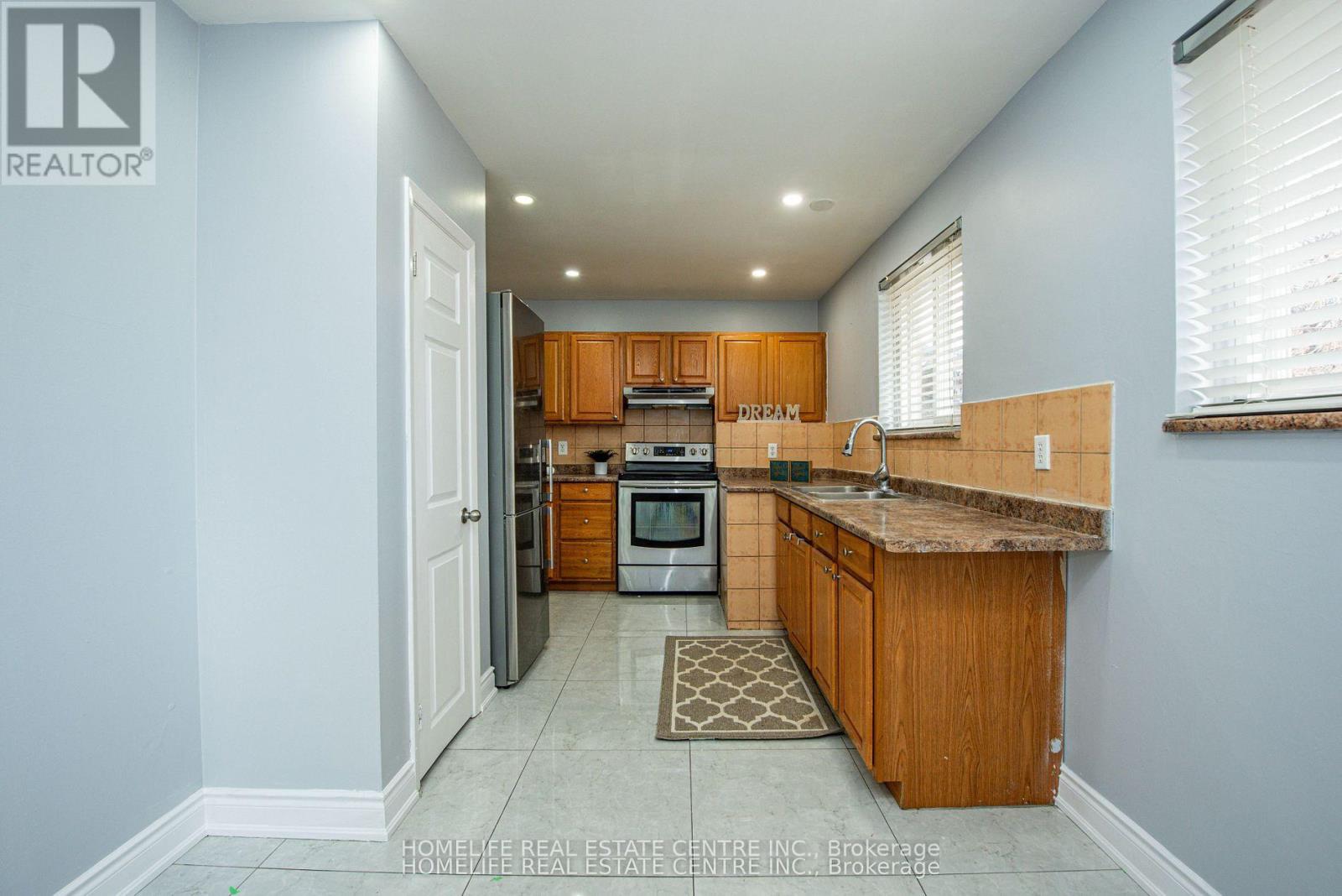 48 Northwood Drive, Brampton, Ontario  L6X 2L2 - Photo 15 - W12780382