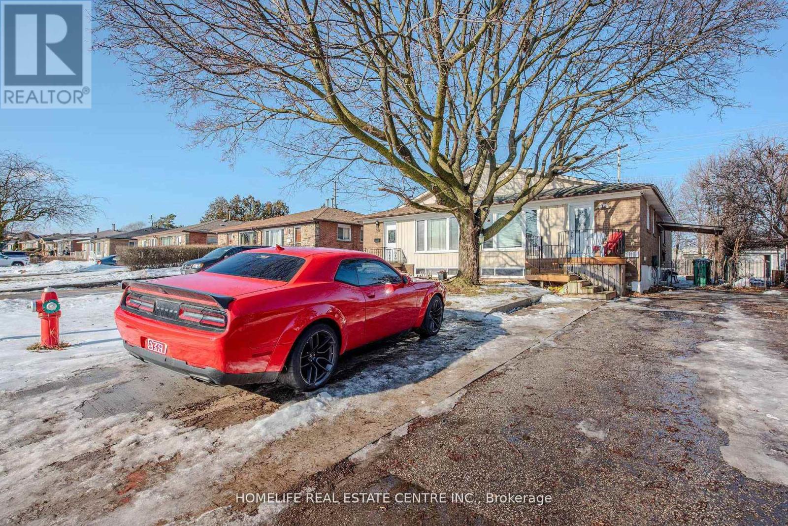 48 Northwood Drive, Brampton, Ontario  L6X 2L2 - Photo 4 - W12780382