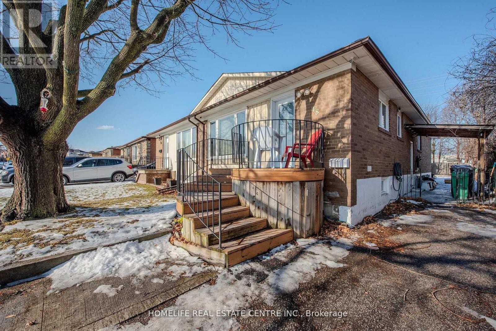 48 Northwood Drive, Brampton, Ontario  L6X 2L2 - Photo 5 - W12780382