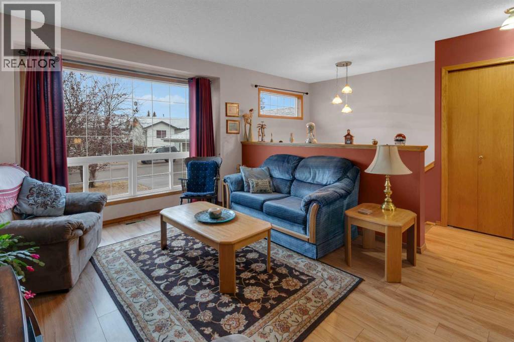 38 West Mcdougal Road, Cochrane, Alberta  T4C 1M4 - Photo 5 - A2285506