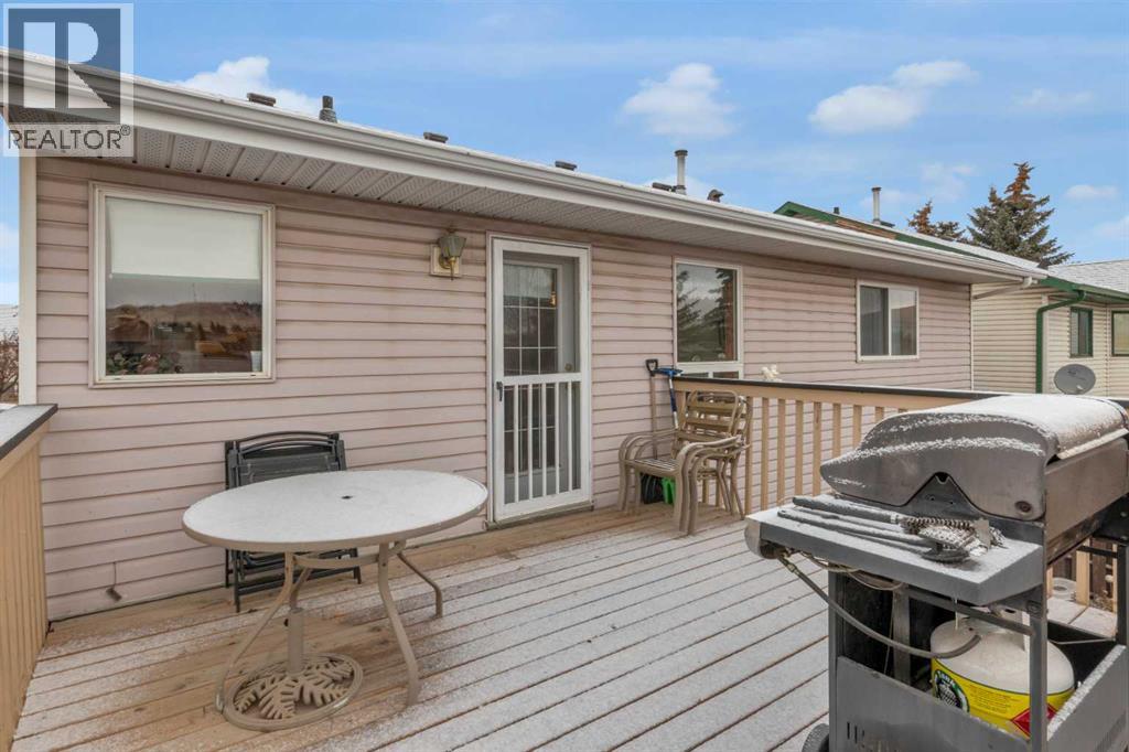 38 West Mcdougal Road, Cochrane, Alberta  T4C 1M4 - Photo 25 - A2285506