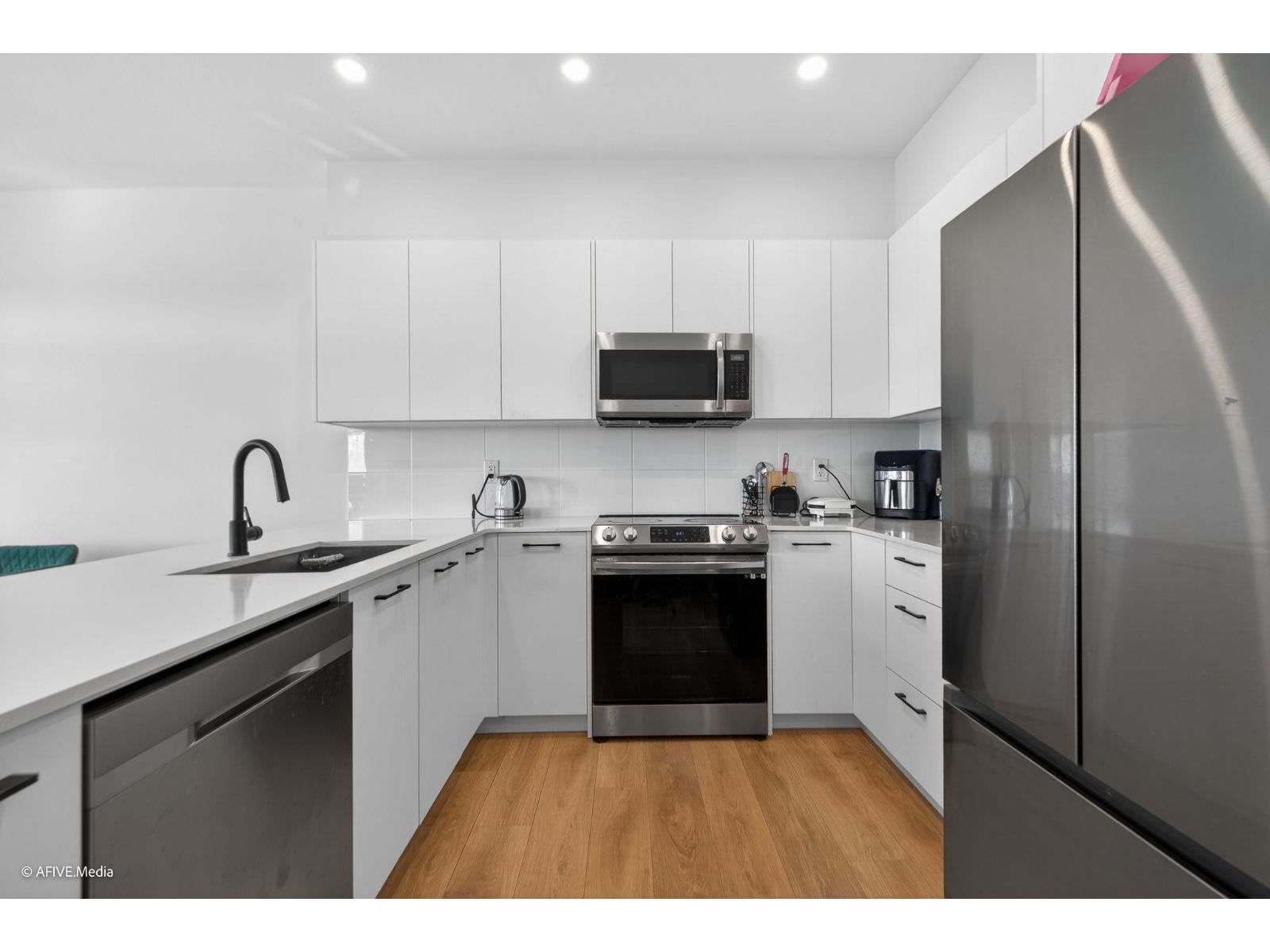 101 15255 Sitka Drive, Surrey, British Columbia  V3S 0B1 - Photo 4 - R3088905