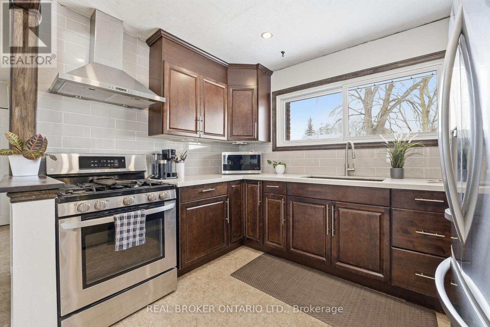 11 Brooklyn Avenue, Brantford, Ontario  N3T 1B5 - Photo 8 - X12780304