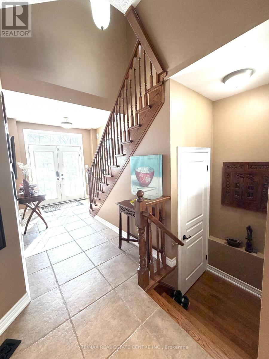 500 Stonehenge Drive, Hamilton, Ontario  L9K 1S7 - Photo 5 - X12780342