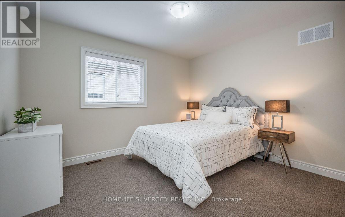 Main Floor - 194 Eaglecrest Street, Kitchener, Ontario  N2K 4J3 - Photo 15 - X12780360