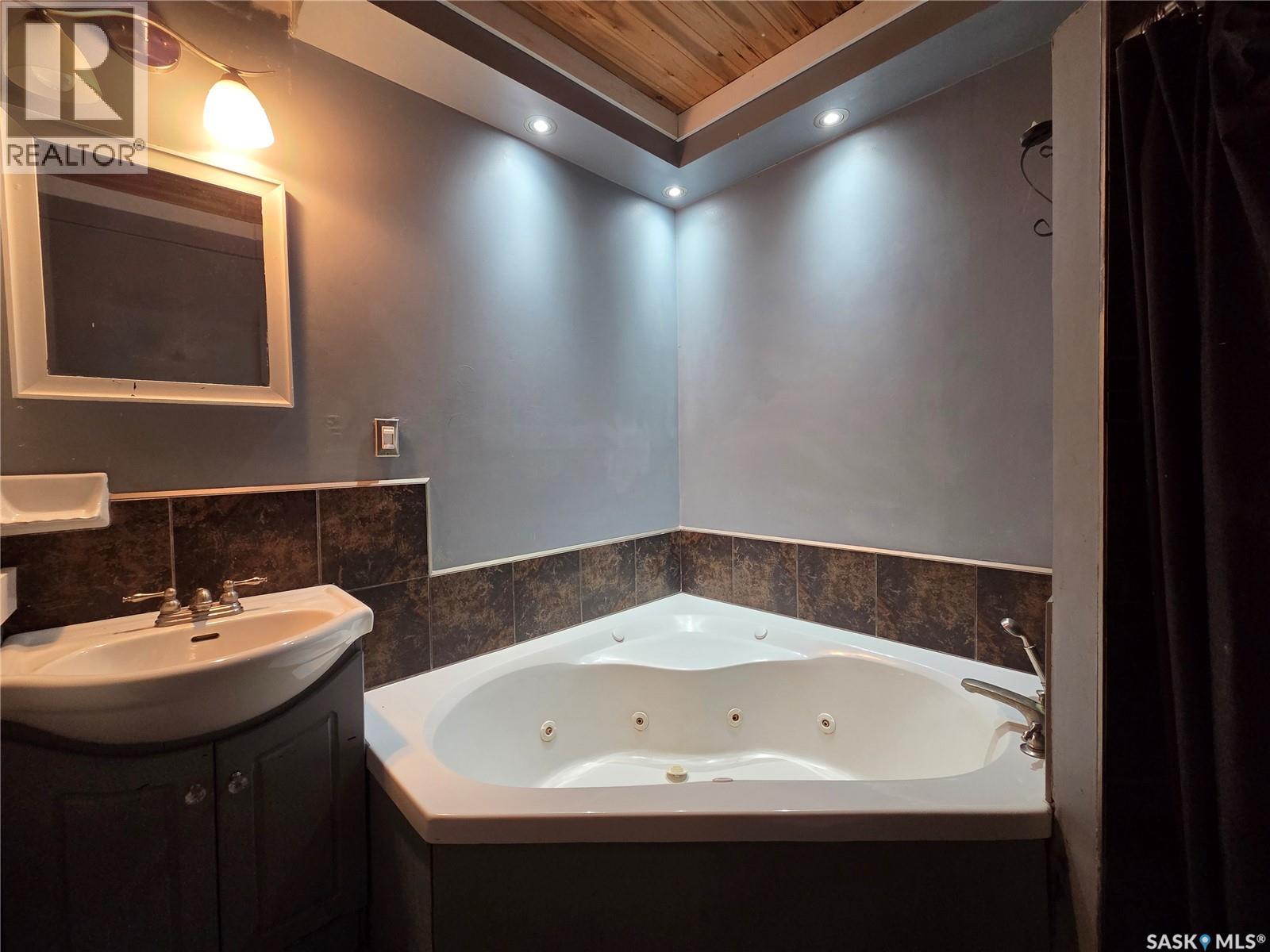 2011 Main Street, Edam, Saskatchewan  S0M 0V0 - Photo 13 - SK028373