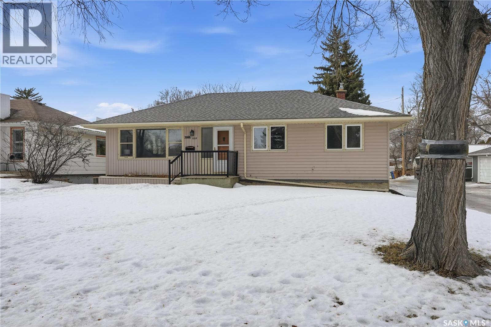 3224 Athol Street, Regina, Saskatchewan  S4S 1Y9 - Photo 2 - SK028347