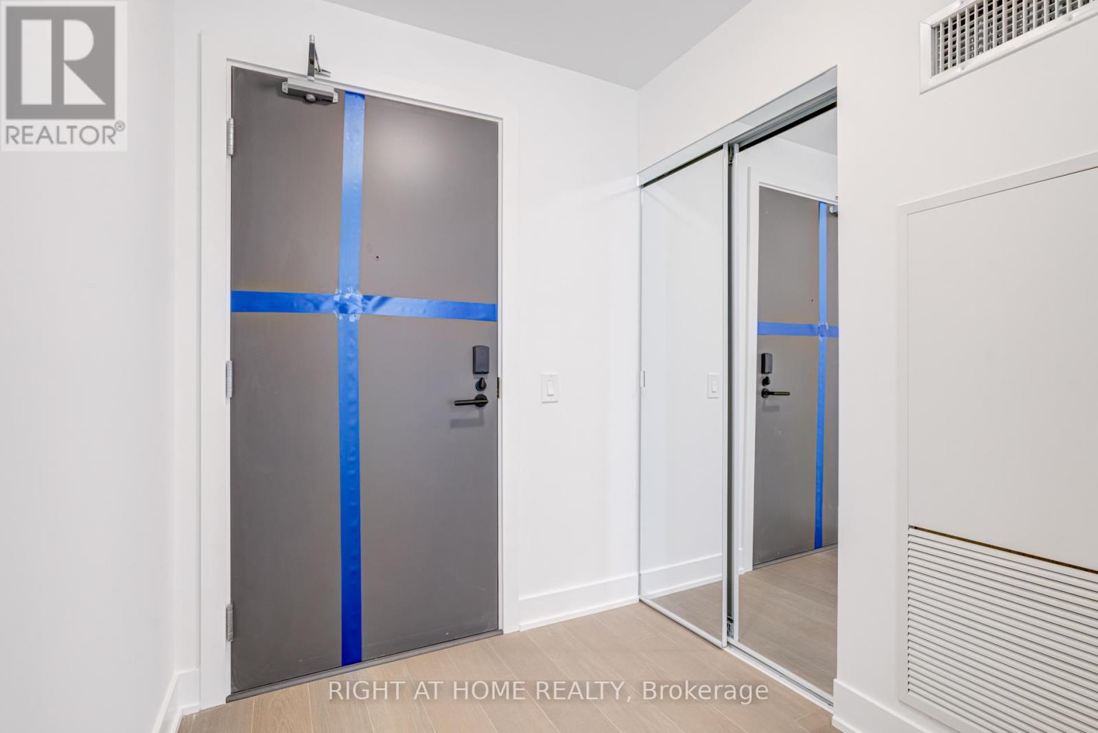 510 - 2088 James Street, Burlington, Ontario  L7R 0H2 - Photo 6 - W12767872