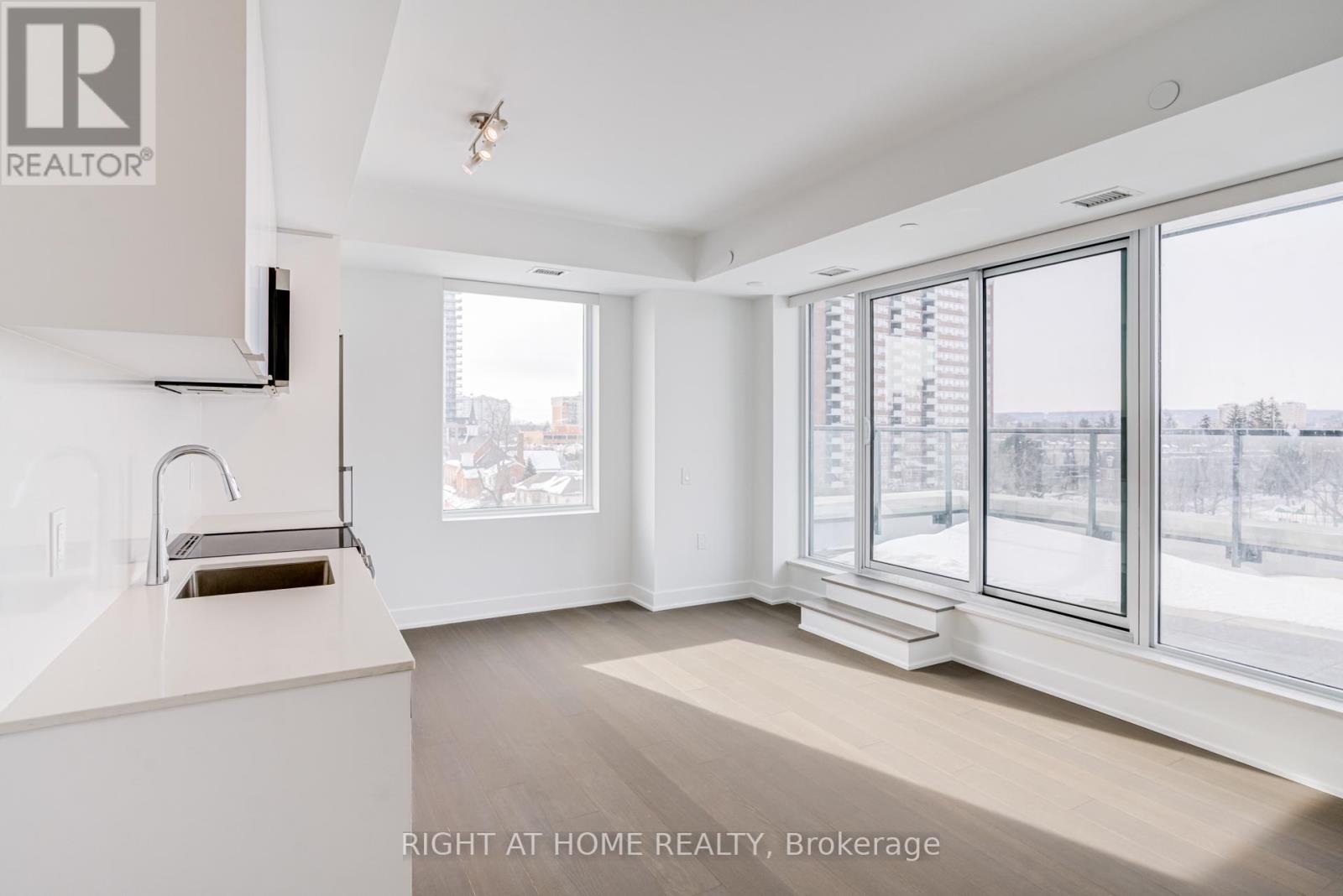 510 - 2088 James Street, Burlington, Ontario  L7R 0H2 - Photo 9 - W12767872