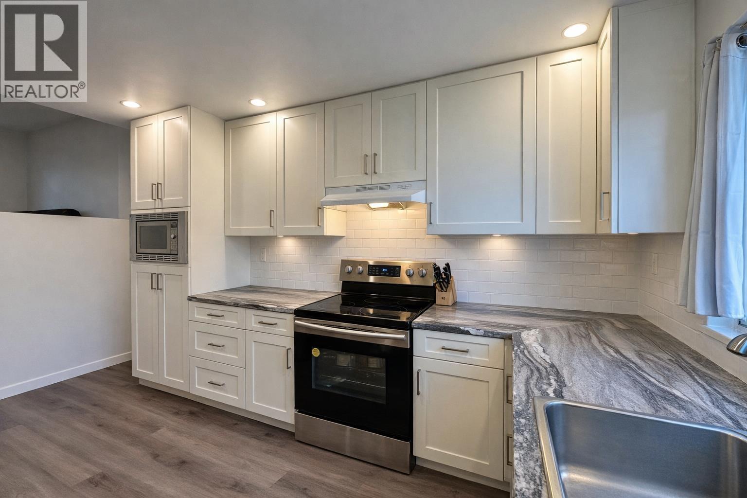 106 511 Gatensbury Street, Coquitlam, British Columbia  V3J 5E7 - Photo 3 - R3088455