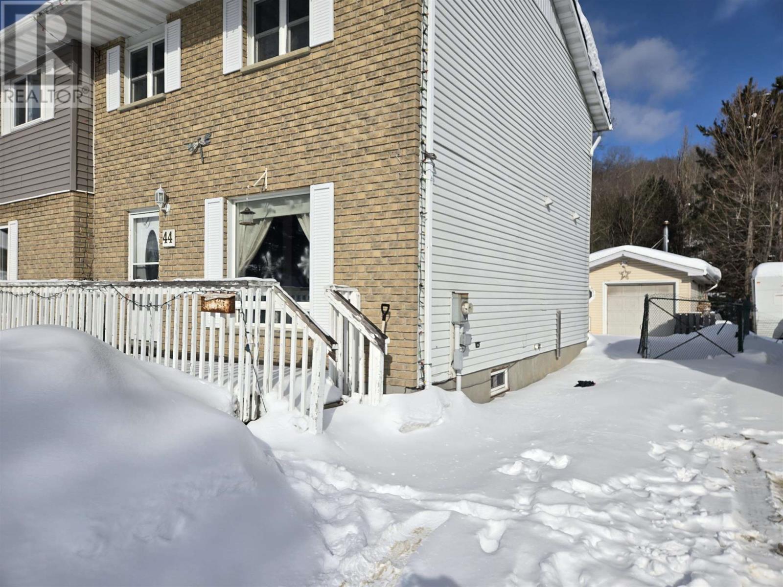 44 Lachance Pl, Elliot Lake, Ontario  P5A 3B8 - Photo 1 - SM260282