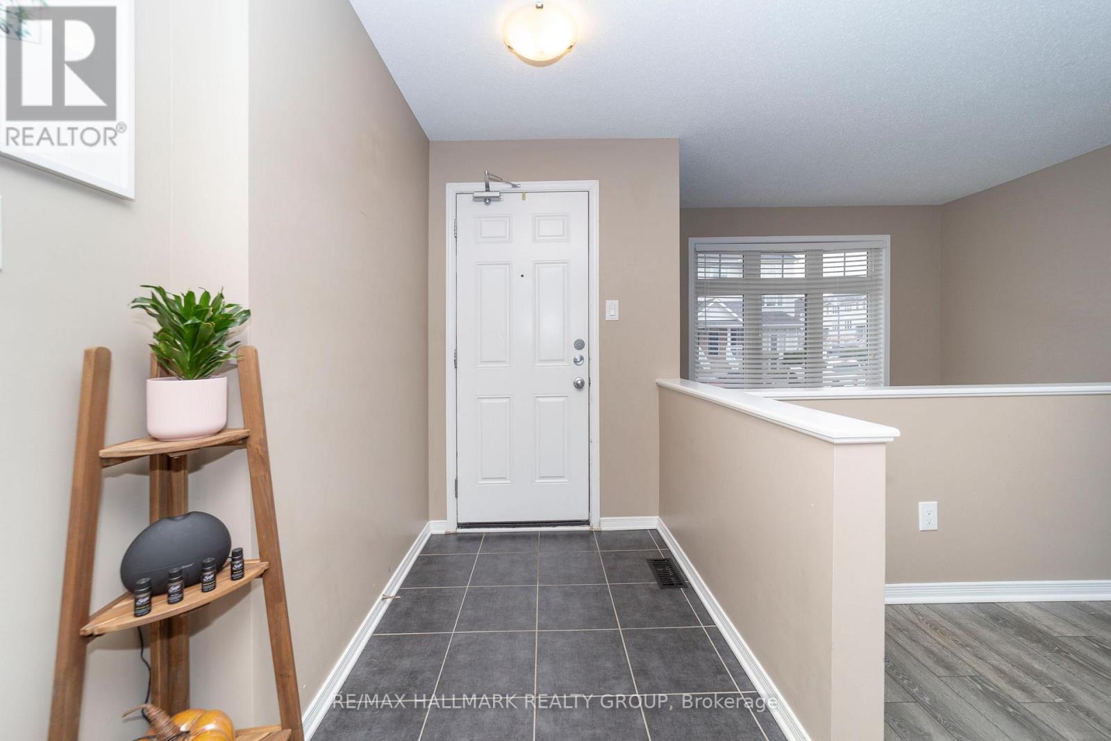 309 Galston Private, Ottawa, Ontario  K1W 0G3 - Photo 4 - X12780414