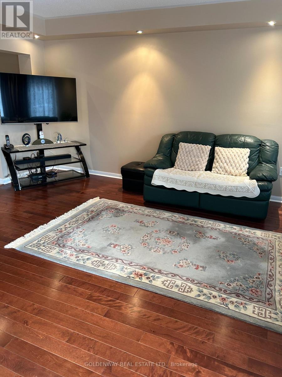 127 Miltrose Crescent, Whitchurch-Stouffville, Ontario  L4A 0R2 - Photo 5 - N12770956