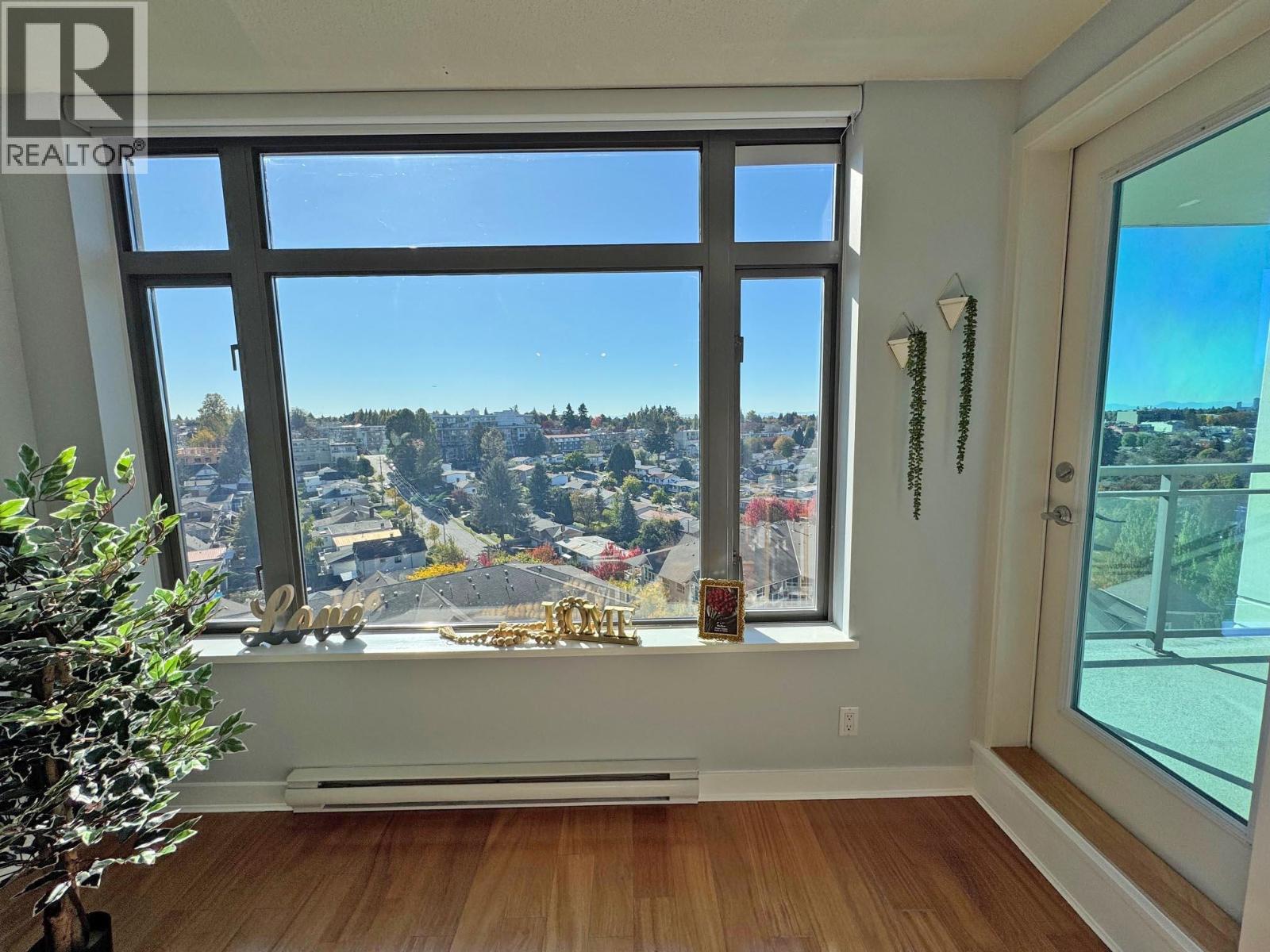 Listing Picture 2 of 20 : 1401 3660 VANNESS AVENUE, Vancouver / 溫哥華 - 魯藝地產 Yvonne Lu Group - MLS Medallion Club Member