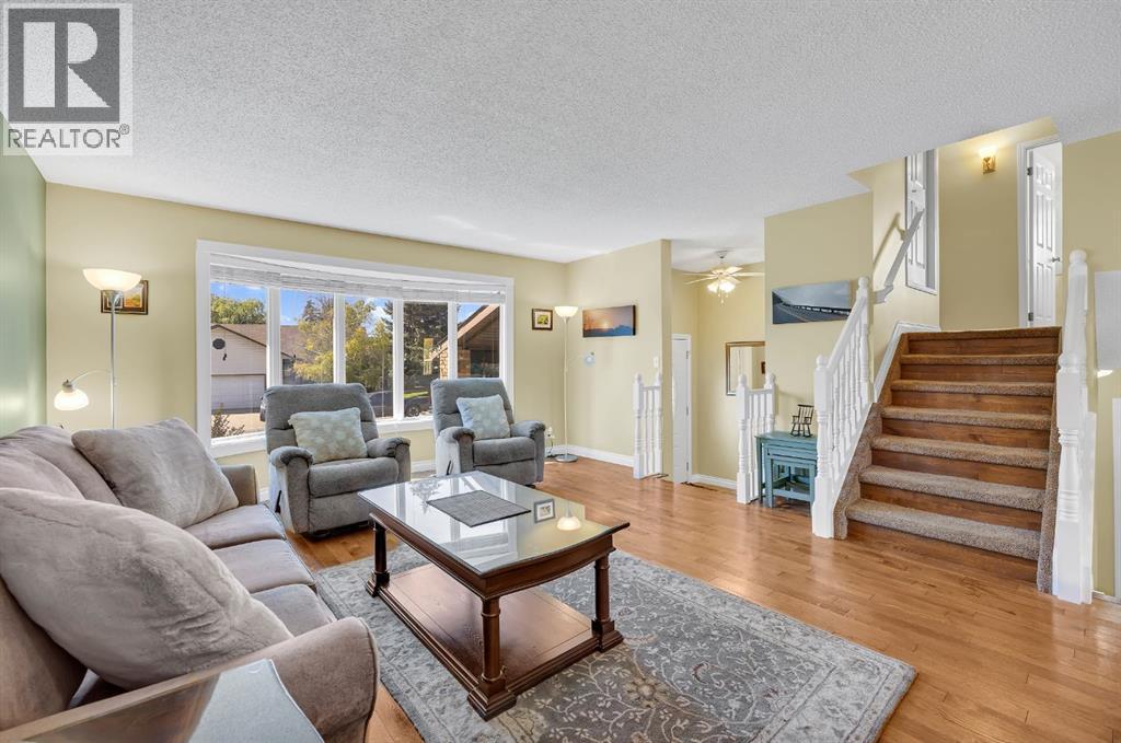 32 Rideau Close Sw, Airdrie, Alberta  T4B 1A6 - Photo 6 - A2283266