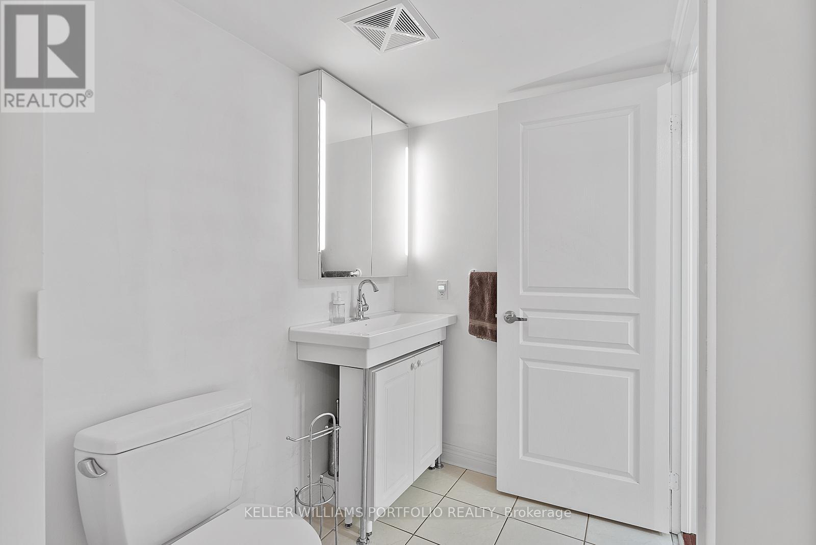 11 - 60 Carr Street, Toronto, Ontario  M5T 1B7 - Photo 40 - C12780494