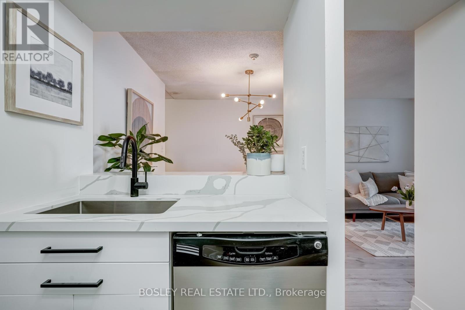 1808 - 1001 Bay Street, Toronto, Ontario  M5S 3A6 - Photo 17 - C12780542