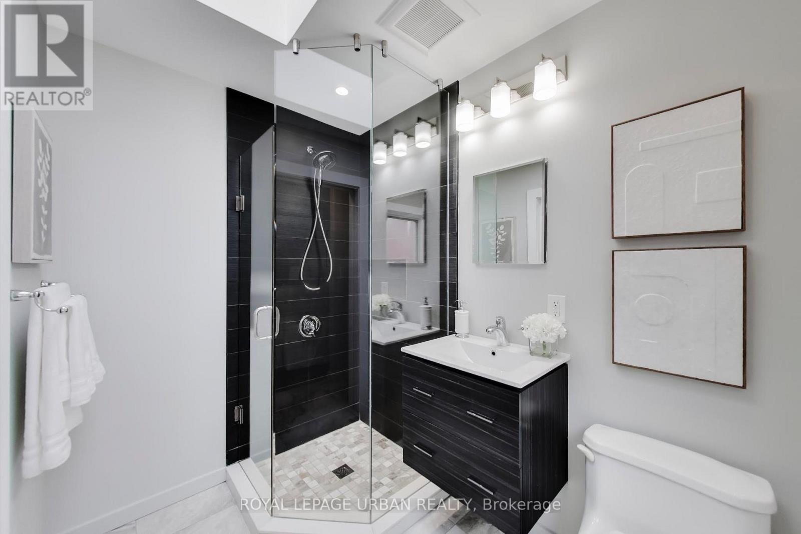 132 Mortimer Avenue, Toronto, Ontario  M4K 2A4 - Photo 19 - E12780552