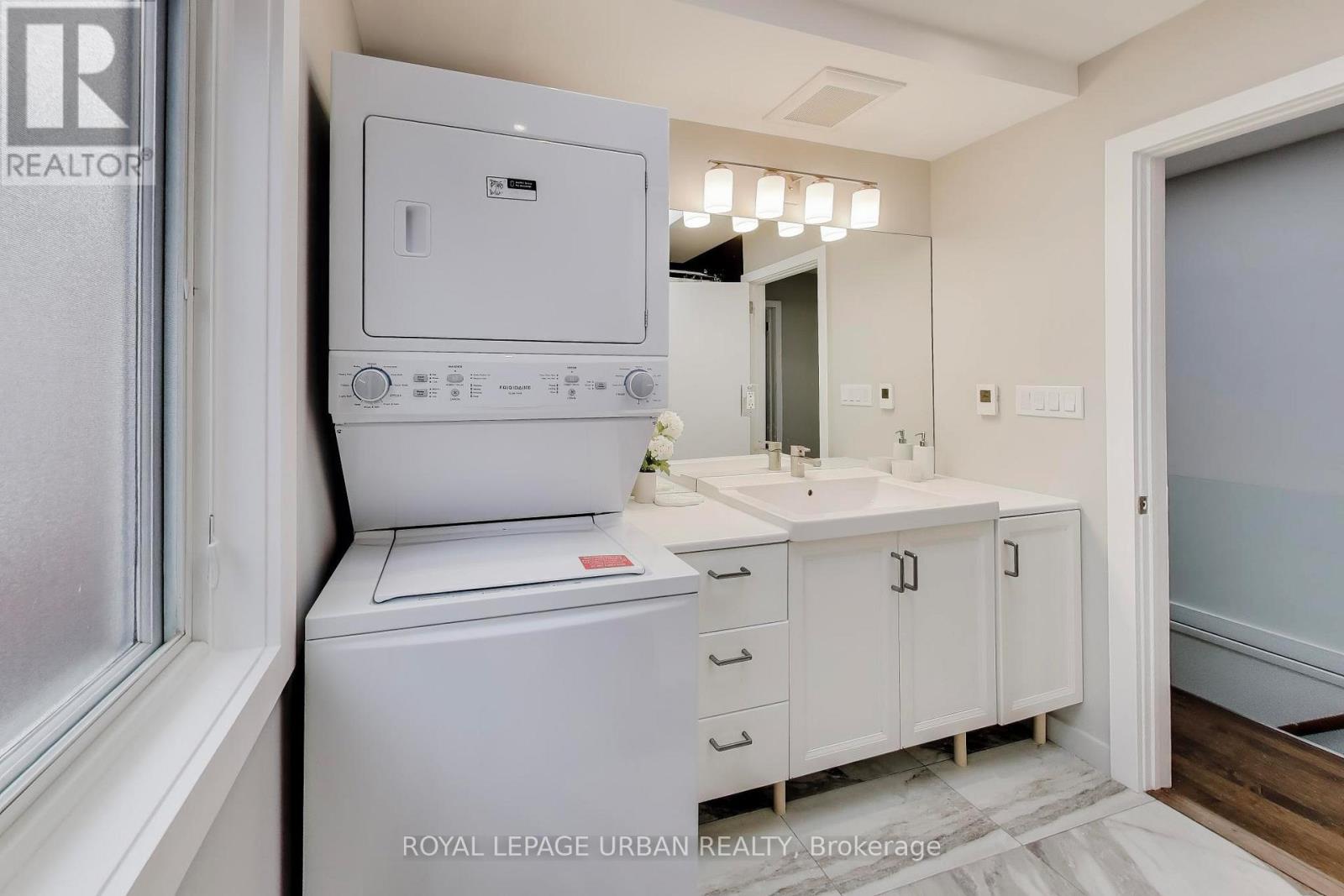 132 Mortimer Avenue, Toronto, Ontario  M4K 2A4 - Photo 24 - E12780552