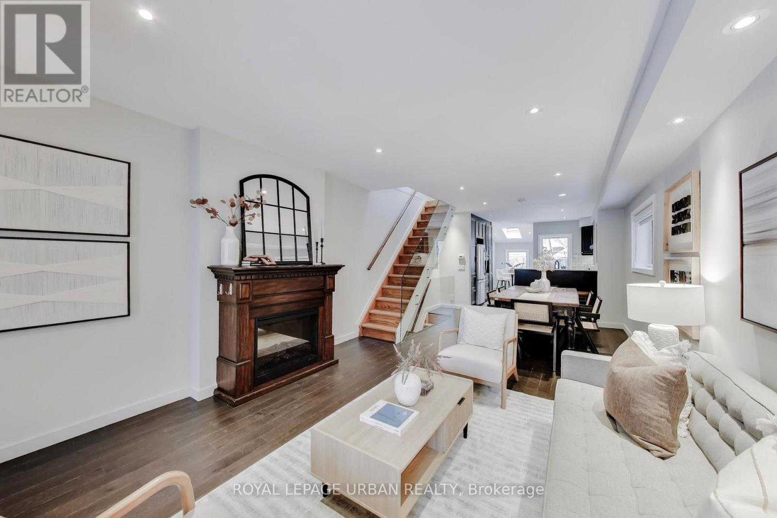 132 Mortimer Avenue, Toronto, Ontario  M4K 2A4 - Photo 5 - E12780552