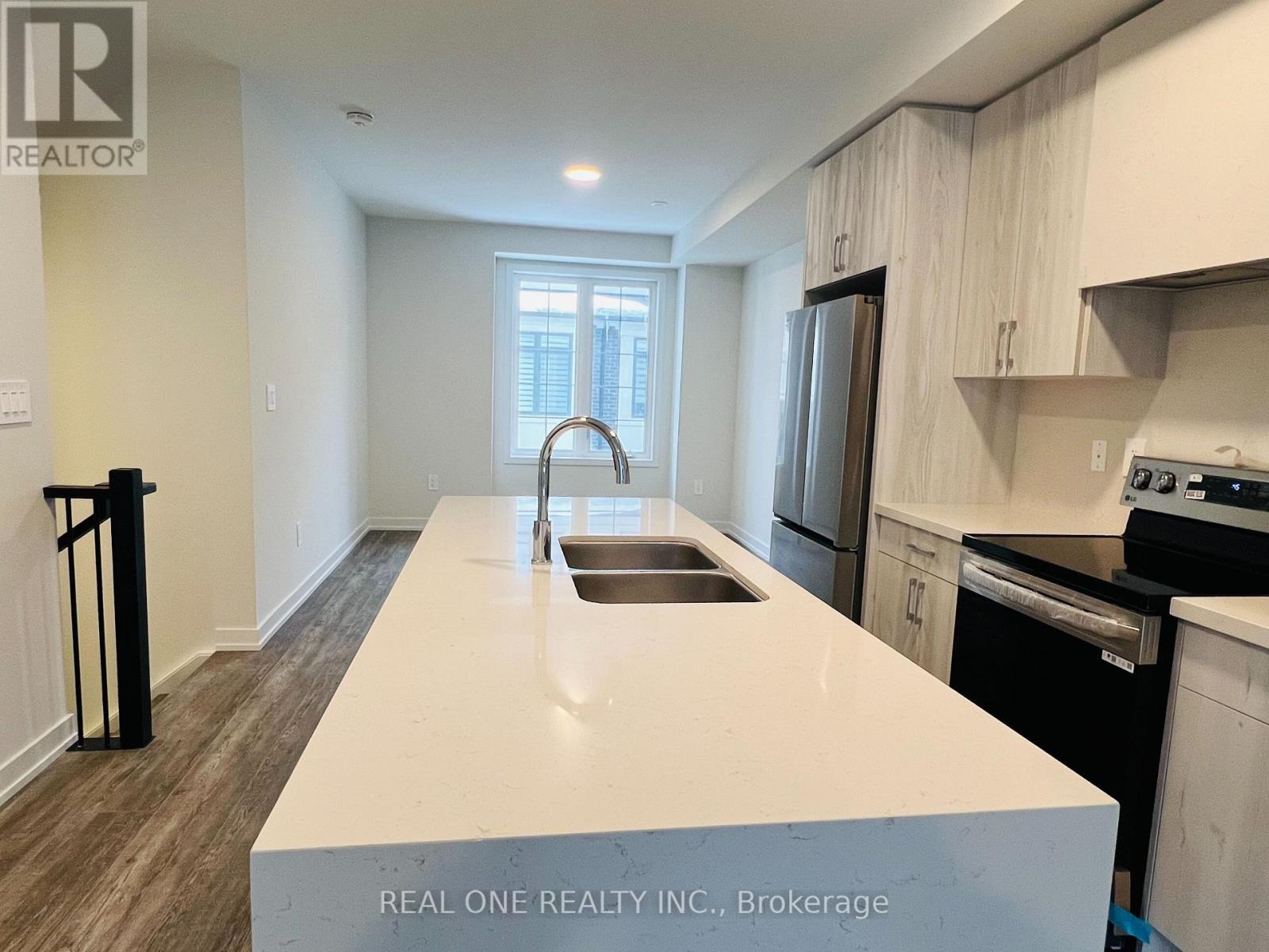 6 Mermot Lane, Richmond Hill, Ontario  L4B 0J5 - Photo 4 - N12780480