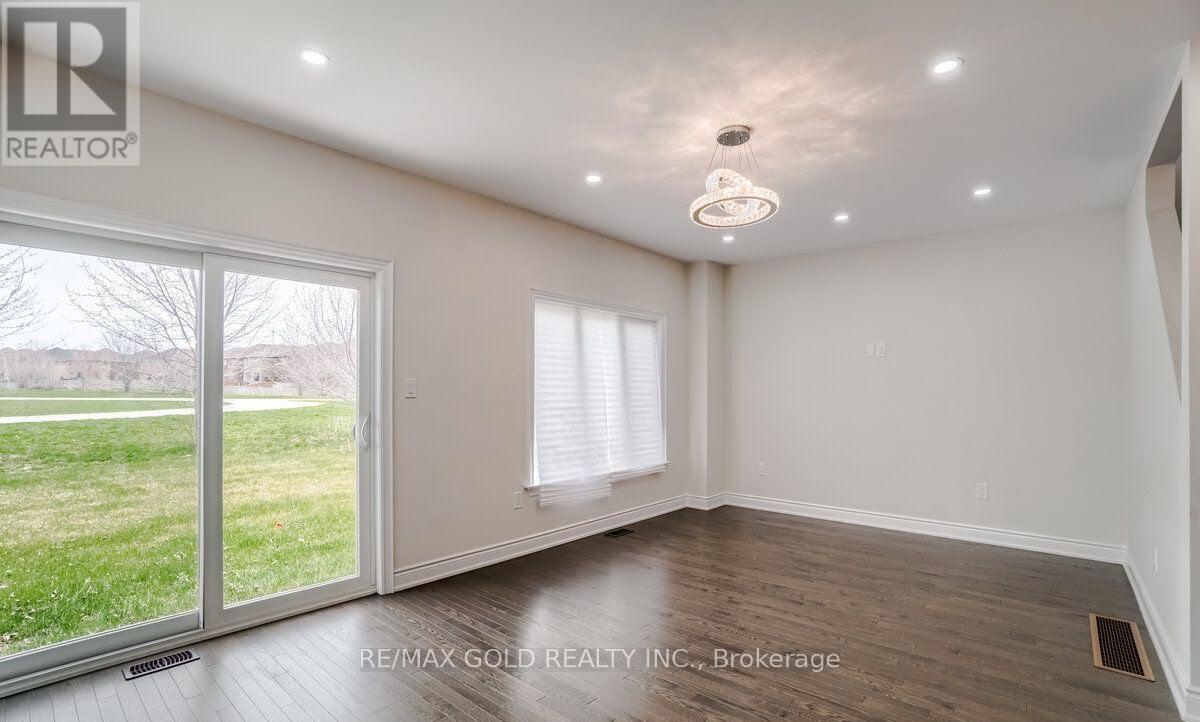 174 Sutherland Avenue, Bradford West Gwillimbury (Bradford), Ontario  L3Z 4H7 - Photo 12 - N12780580