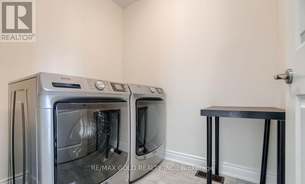 174 Sutherland Avenue, Bradford West Gwillimbury (Bradford), Ontario  L3Z 4H7 - Photo 13 - N12780580