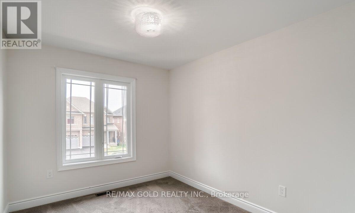 174 Sutherland Avenue, Bradford West Gwillimbury (Bradford), Ontario  L3Z 4H7 - Photo 15 - N12780580