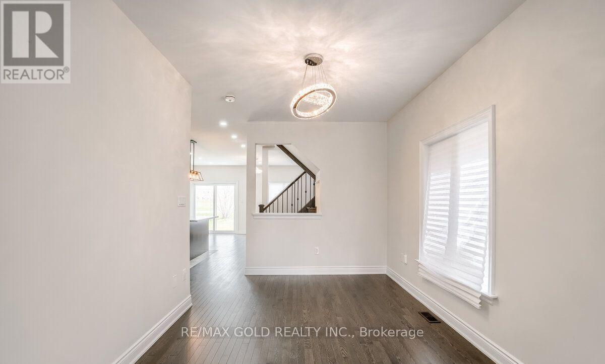 174 Sutherland Avenue, Bradford West Gwillimbury (Bradford), Ontario  L3Z 4H7 - Photo 3 - N12780580