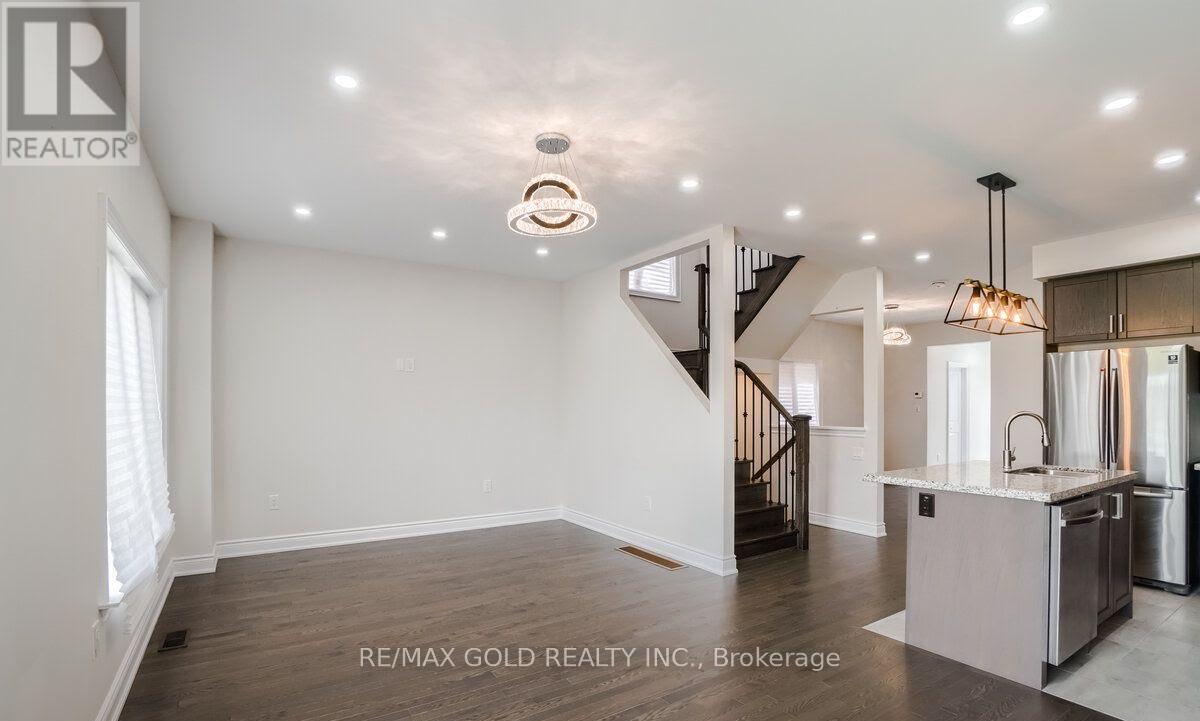 174 Sutherland Avenue, Bradford West Gwillimbury (Bradford), Ontario  L3Z 4H7 - Photo 4 - N12780580