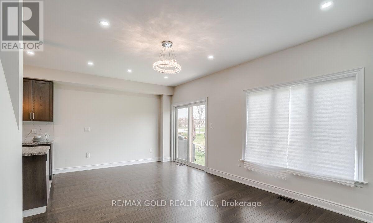 174 Sutherland Avenue, Bradford West Gwillimbury (Bradford), Ontario  L3Z 4H7 - Photo 5 - N12780580