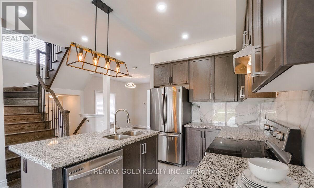 174 Sutherland Avenue, Bradford West Gwillimbury (Bradford), Ontario  L3Z 4H7 - Photo 9 - N12780580