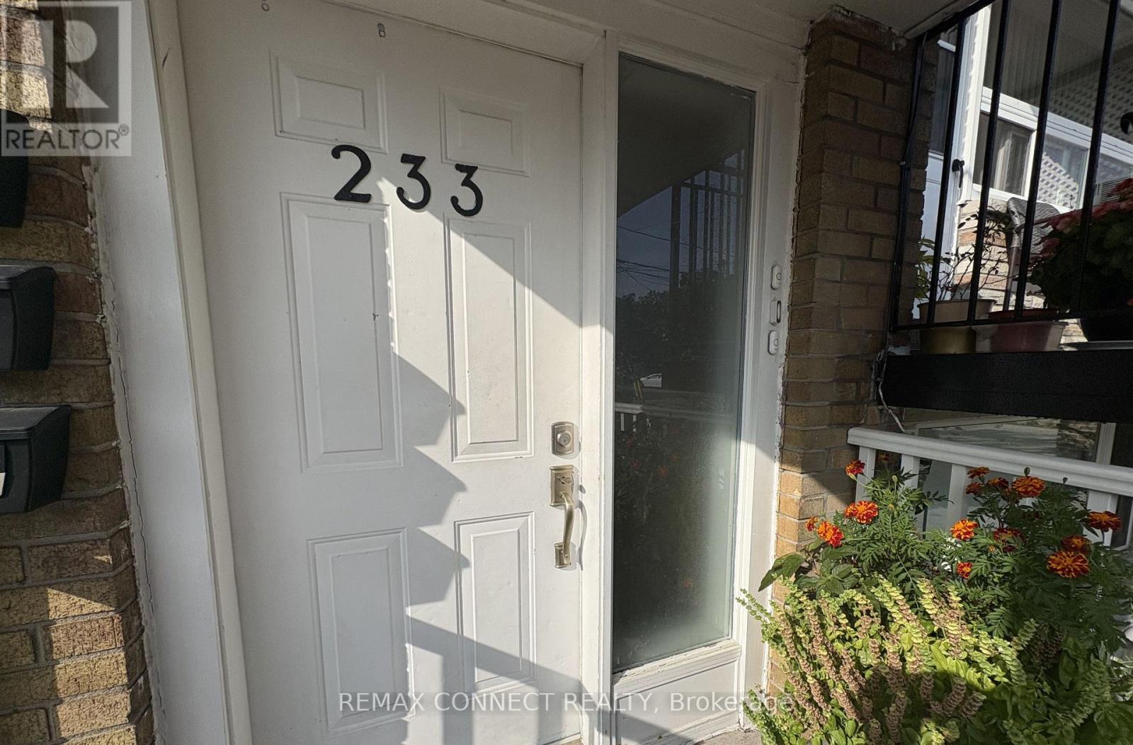 UNIT 1 - 233 PANNAHILL ROAD, Toronto, Ontario