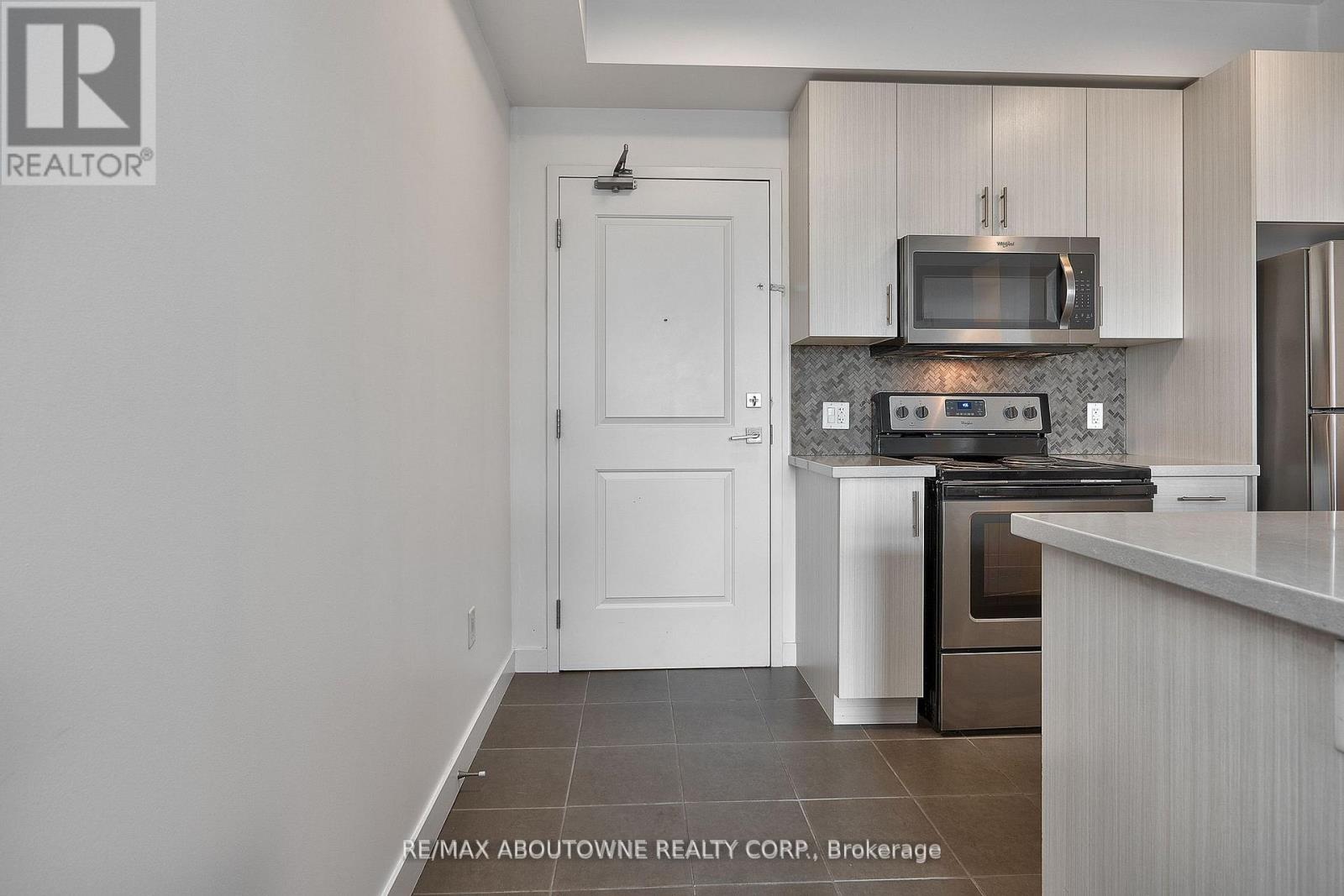 306 - 2490 Old Bronte Road, Oakville, Ontario  L6M 0Y5 - Photo 3 - W12780432