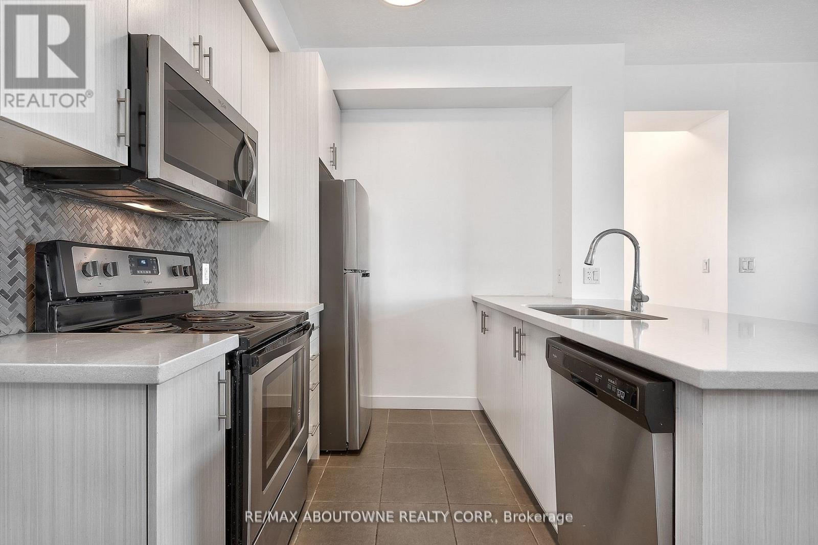 306 - 2490 Old Bronte Road, Oakville, Ontario  L6M 0Y5 - Photo 4 - W12780432