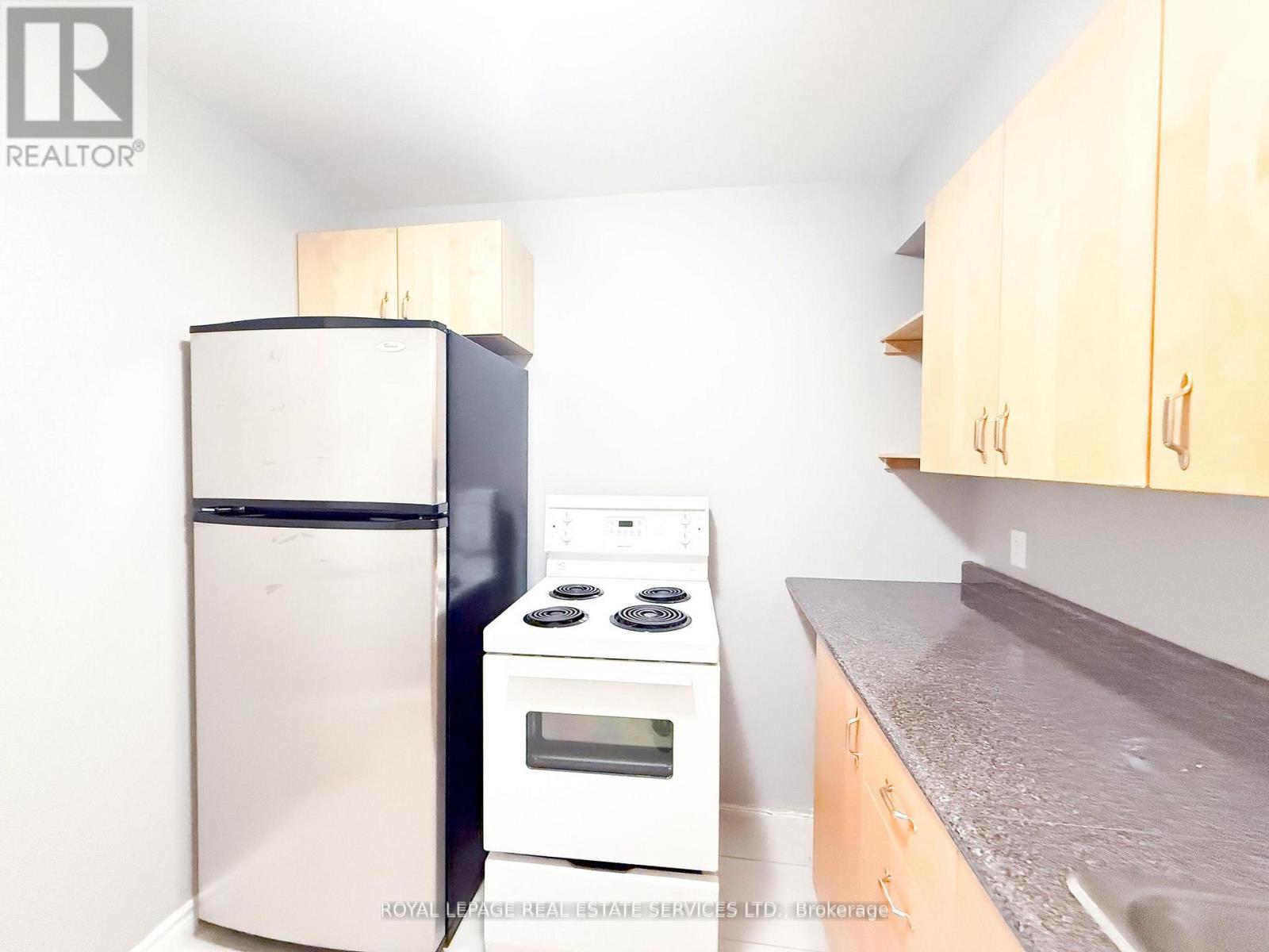 Lower - 3352 Dundas Street W, Toronto, Ontario  M6P 2A4 - Photo 2 - W12780448