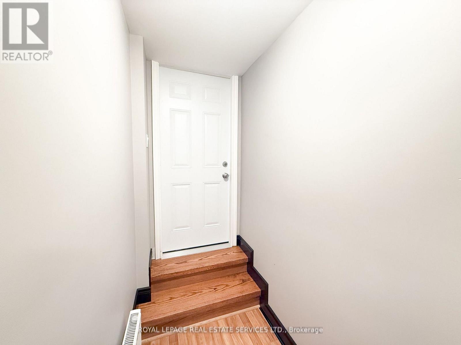 Lower - 3352 Dundas Street W, Toronto, Ontario  M6P 2A4 - Photo 7 - W12780448
