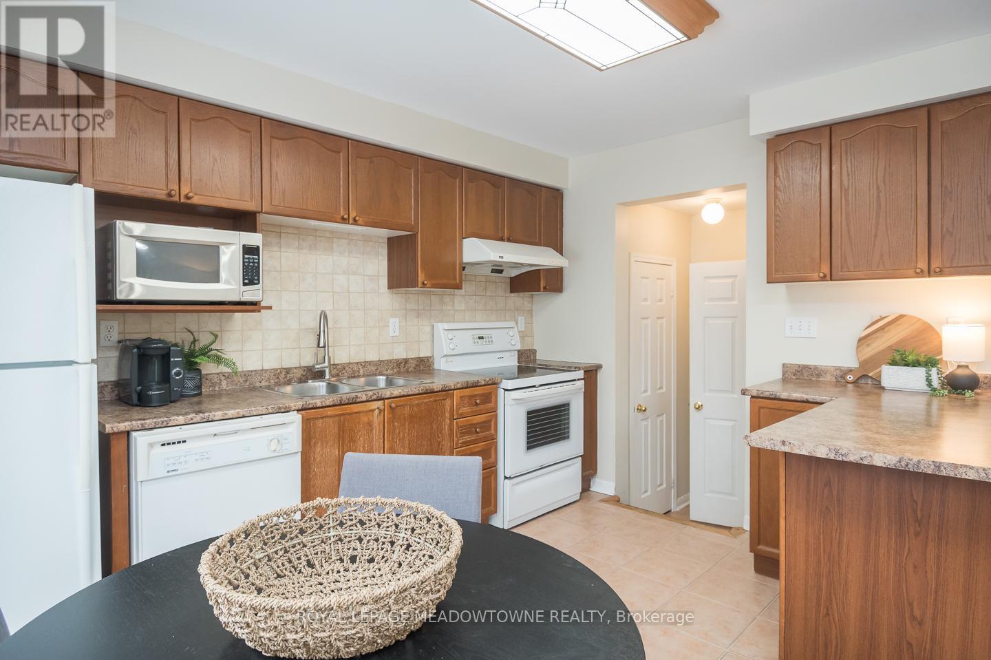 1617 Gowling Terrace, Milton, Ontario  L9T 5J6 - Photo 14 - W12780454