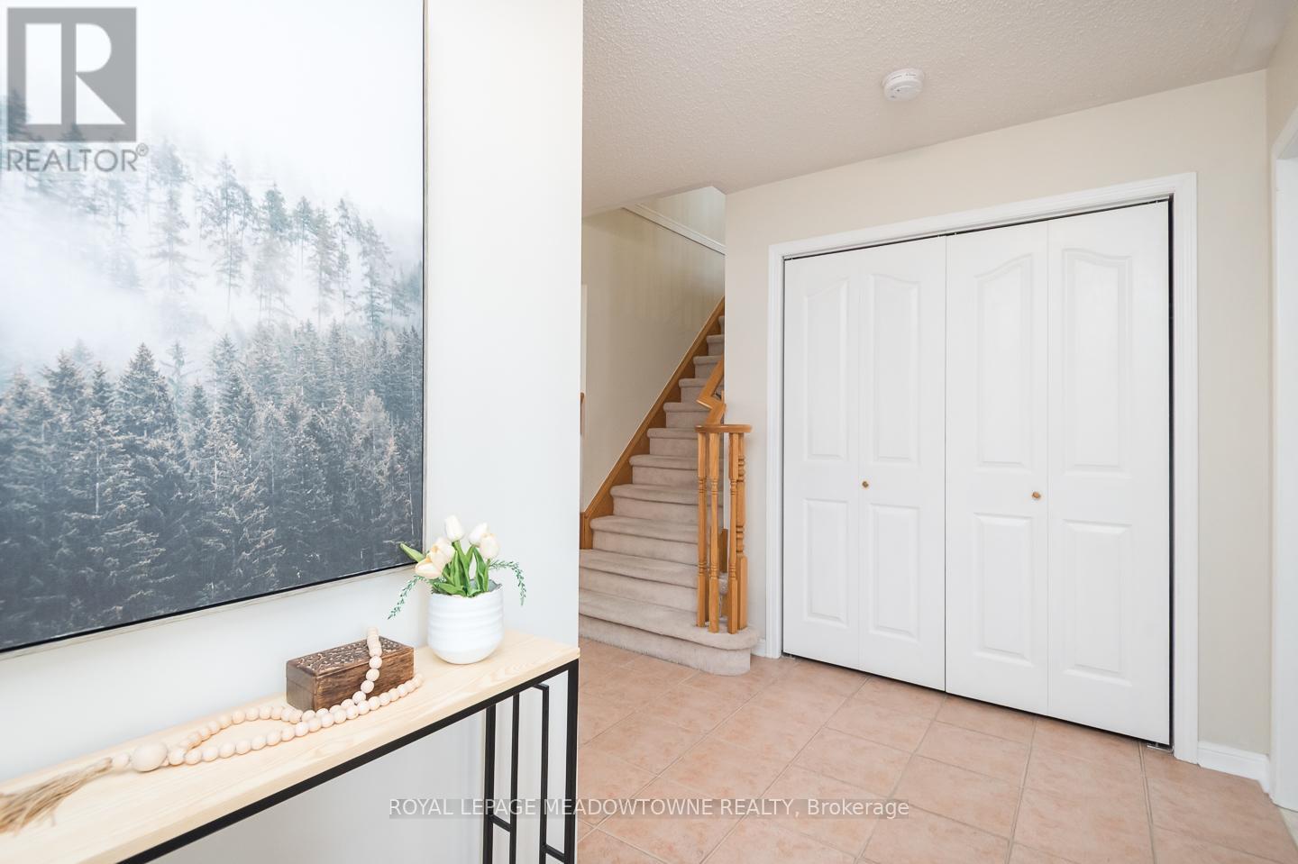 1617 Gowling Terrace, Milton, Ontario  L9T 5J6 - Photo 4 - W12780454