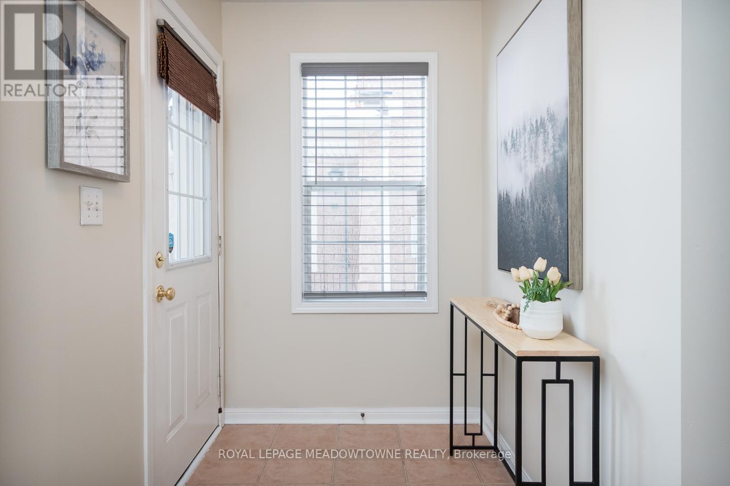 1617 Gowling Terrace, Milton, Ontario  L9T 5J6 - Photo 5 - W12780454