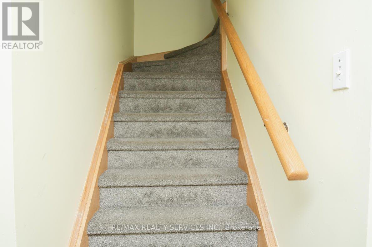 126 Edenbrook Hill Drive, Brampton, Ontario  L7A 2R2 - Photo 4 - W12780478